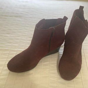 Clarks Burgundy Suede Ankle Boots - Size 8